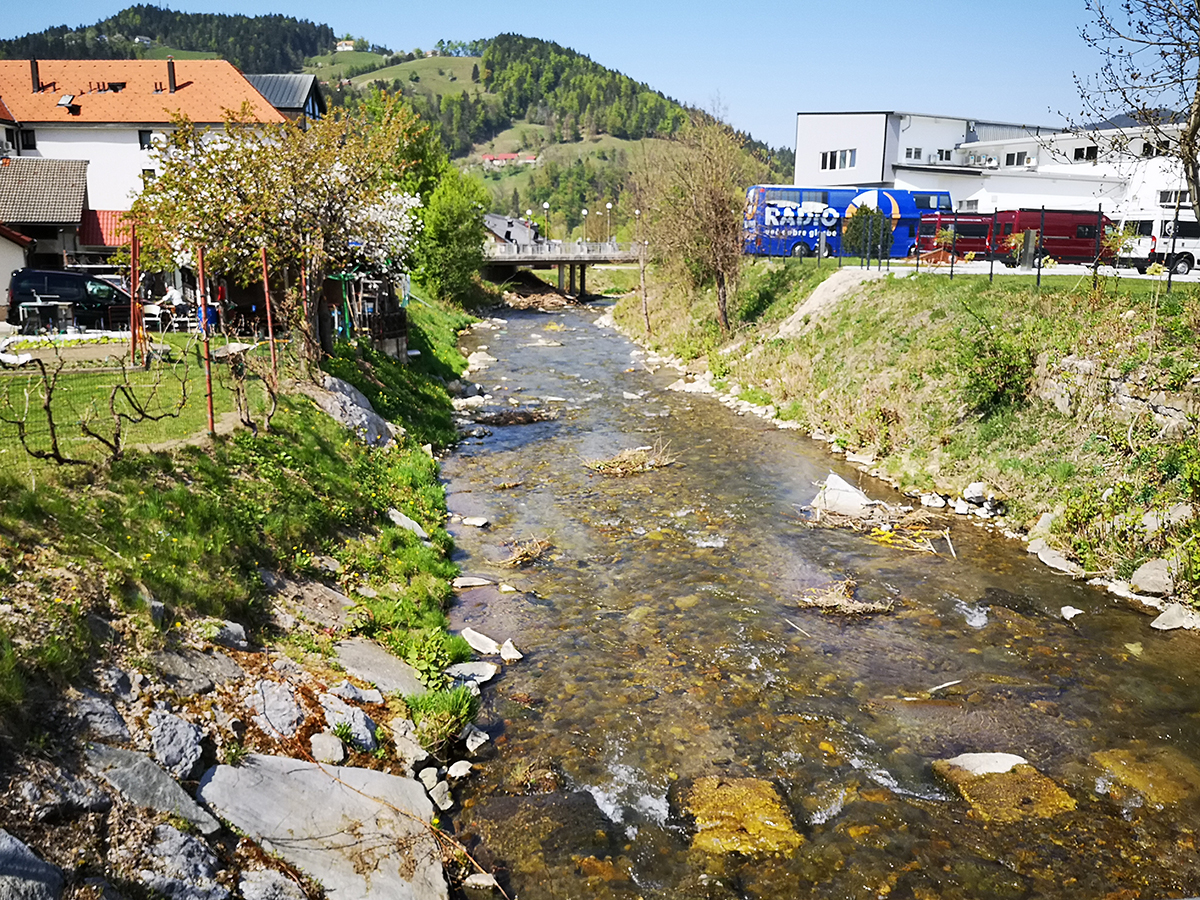 Slika 1: Mislinja v Slovenj Gradcu.